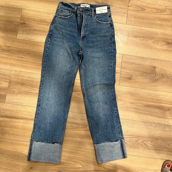 Abercrombie ultra high rise ankle straight jean never worn - Picture 2 of 6